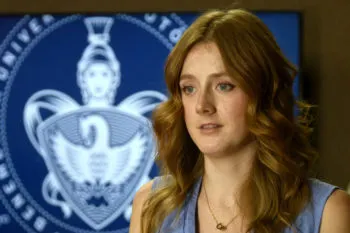 Haley McAveney destaca en la BUAP el inglés como herramienta para imaginar nuevos futuros