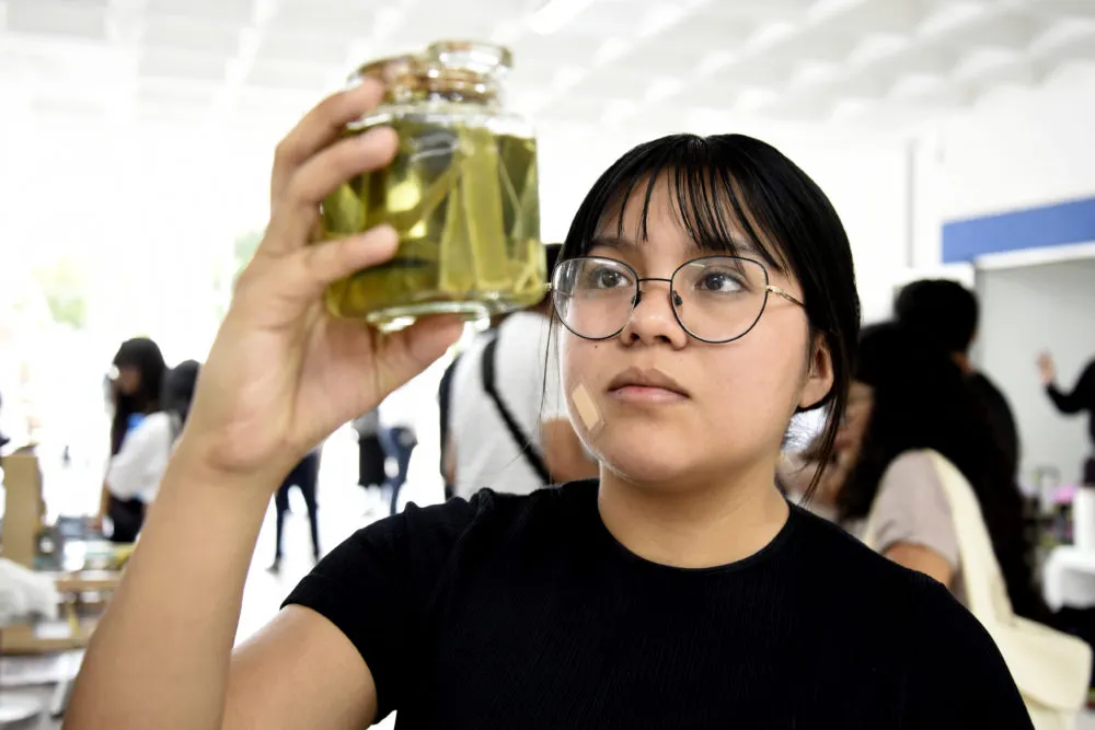 Estudiantes de la BUAP crean productos innovadores a partir de residuos textiles en FEST-TEX 2026