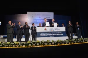 Servidores tenemos que cumplir y hacer cumplir la ley: Luis Banck