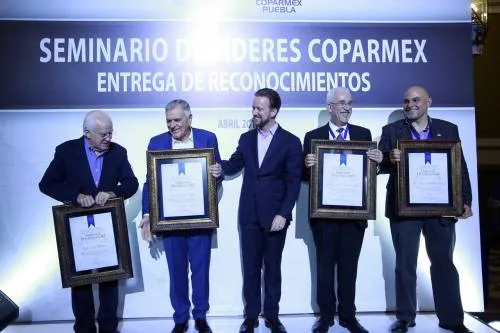 Luis Banck reconoció a líderes de COPARMEX como “Poblanos Distinguidos”