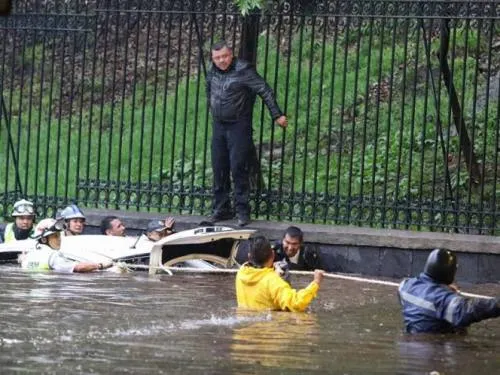 Video: Siguen las fuertes tormentas por ondas tropicales 8 y 9