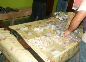 Policía española desarticula red de narcotráfico; detiene a 74 miembros