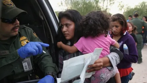 Elizabeth Warren pide explicaciones al gobierno Trump sobre muertes de niños inmigrantes