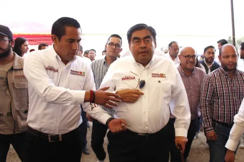 Barbosa ofrece mejorar red carretera en Puebla