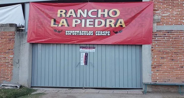 Clausuran en Cholula antros y sitio para peleas de gallos