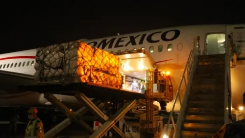 Esperan cuarto vuelo proveniente de China con insumos para personal médico en México