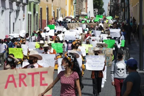 Antorcha Campesina se manifiesta frente a Casa Aguayo para exigir apoyos