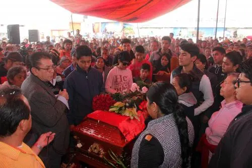 Dan último adiós a Meztli Sarabia en el mercado Miguel Hidalgo