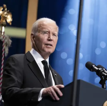 Joe Biden se une a la huelga de trabajadores automotrices en Michigan