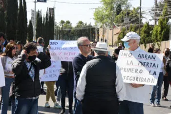 Vecinos del fraccionamiento La Concepción Buenavista bloquean la calzada Zavaleta