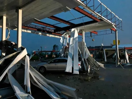 Tornado violento en Missouri deja 3 muertos y varios heridos