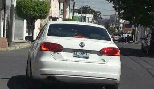 Acusan que funcionarios de pasada administración municipal regresaron en mal estado autos que usaron