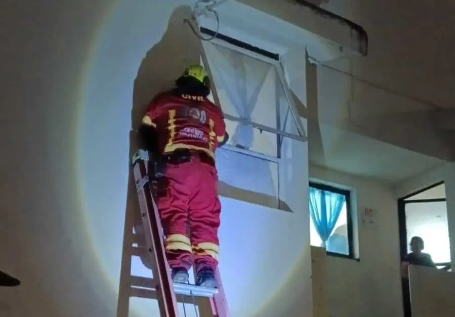 Encuentran a un hombre sin vida y en avanzado estado de descomposición en un departamento de La Ciénega