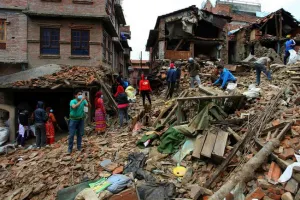 Localizan cuerpos de 100 personas sepultadas por avalancha en Nepal