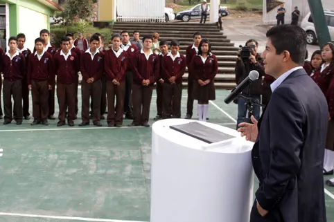 ERP entrega infraestructura educativa en Toltepec y Zacachimalpa