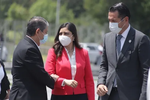 ¿Por qué hasta ahorita Claudia?