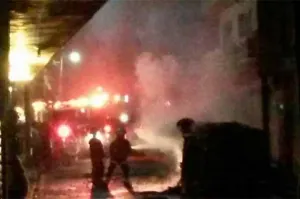 Hartos de inseguridad, pobladores de Altepexi queman autos y toman alcaldía