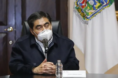 Comportamiento social permite a Puebla una curva de contagios descendente:MBH