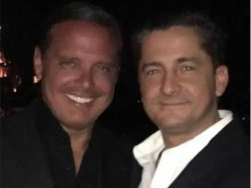 Hermano de Luis Miguel revela foto inédita de su madre