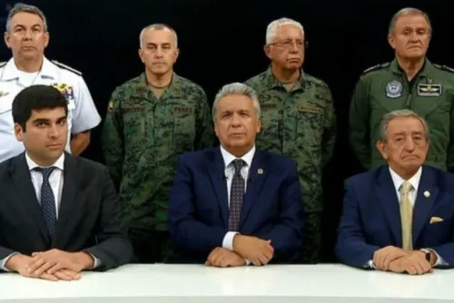 Lenin Moreno acusa golpe de Estado y cambia sede del gobierno a Guayaquil