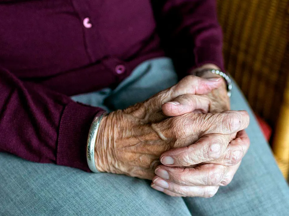 Adultos Mayores Vejez Manos