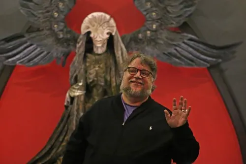 Postulan a Del Toro para recibir la medalla Belisario Domínguez