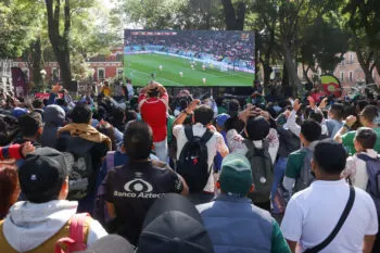Gran cantidad de poblanos se dieron cita al zócalo de la ciudad para apoyar a la selección
