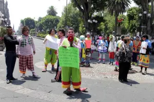 Payasos se manifiestan contra Comuna por no dejarlos instalar en el centro