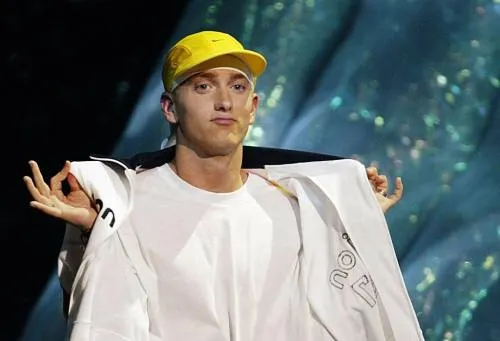 Arremete Eminem contra el “racista” de Trump