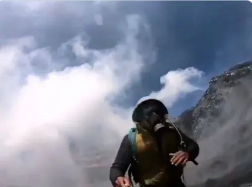 Alpinista capta impresionantes imágenes del cráter del Popocatépetl