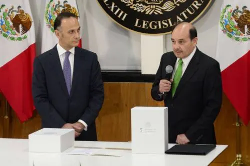 Entrega Segob quinto Informe de Peña Nieto, en San Lázaro