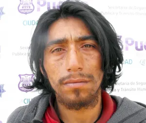 Detienen a sujeto que habría robado a interior de vehículo