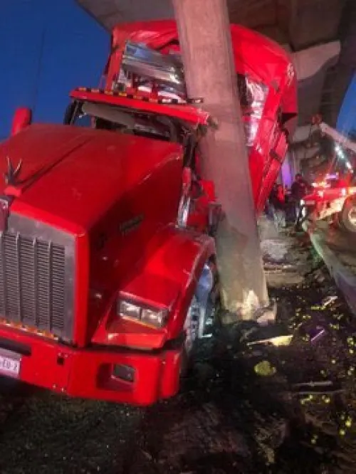 Camión de carga se accidentó en la autopista México-Puebla