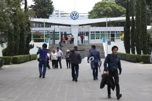 VW presentó primera oferta de incremento salarial de 2.5 por ciento