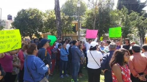 Cientos de vecinos de Amalucan se manifestaron a favor del parque