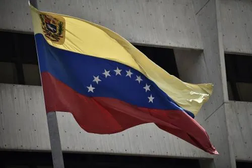 Economía venezolana caerá 15%, su inflación subirá 13,000%