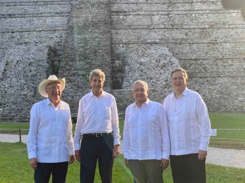 AMLO y Kerry realizan recorrido por zona arqueológica de Palenque