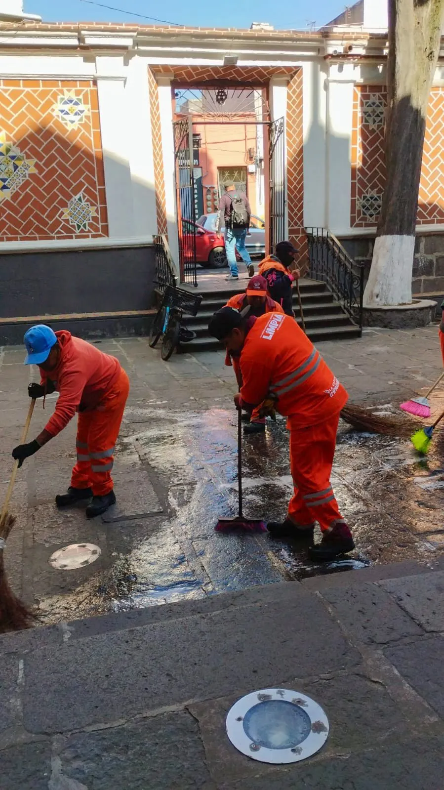 Ayuntamiento de Puebla refuerza limpieza en templos y Centro Histórico de Puebla por temporada de alta afluencia