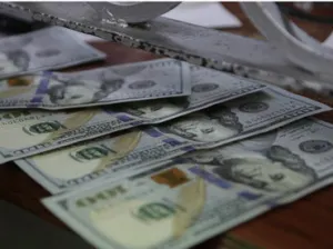 El dólar abre en 16.90 pesos a la venta en bancos del DF