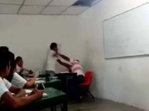 Dan de baja a alumno que le dio golpiza a profesor que lo reprobó