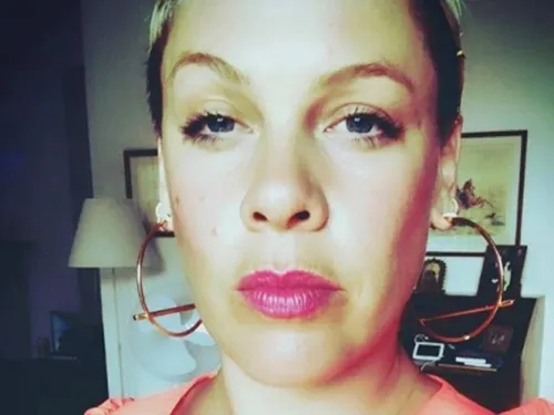 Pink cuenta lo mal que la pasaron ella y su hijo con coronavirus