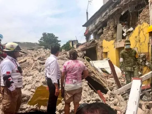 Peña Nieto recorre zona afecta por sismo en Jojutla