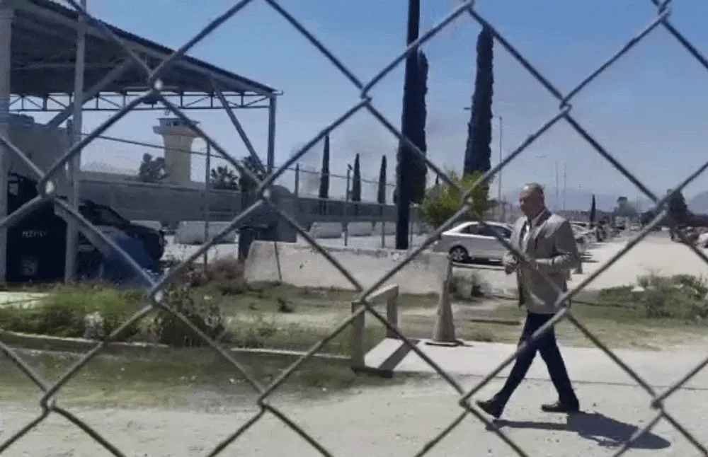 Abogado de ‘El Bronco’ visita el Penal de Apodaca
