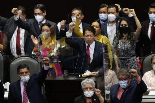 Diputados de Morena buscarán reducir 50% los recursos públicos a partidos