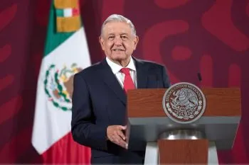 AMLO garantiza cobertura de vacunación de refuerzo hasta julio