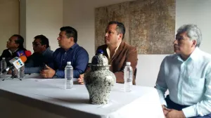 Ediles perredistas arremeten contra Roxana Luna