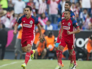 Chivas mantiene la racha y se salva