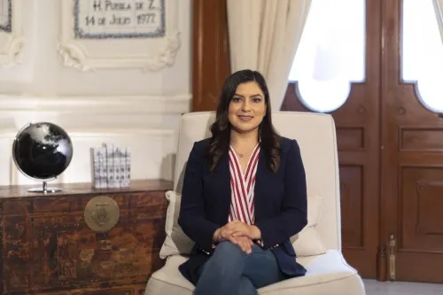 Claudia Rivera reconoce a las y los maestros de la capital poblana por su entrega y compromiso