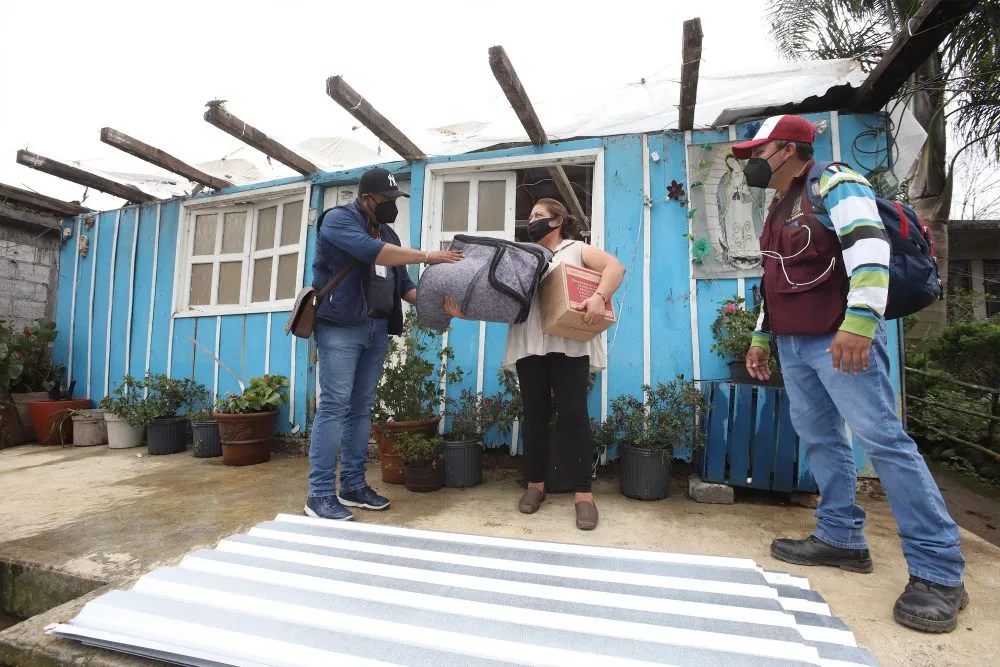 Atiende SEDIF a damnificados de Huauchinango, Naupan y Tlacuilotepec