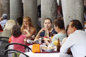 Vía WhatsApp agremiados a la Canirac evitan ser víctimas de delitos